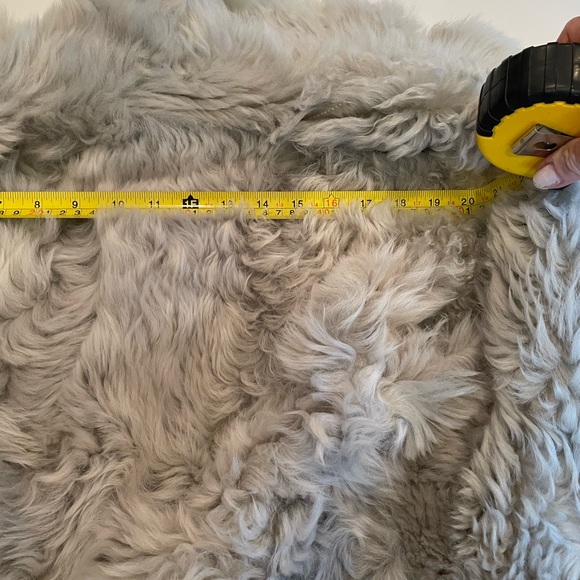 NWT Yves Saloman leather and shearling reversible jacket. - Picture 13 of 15